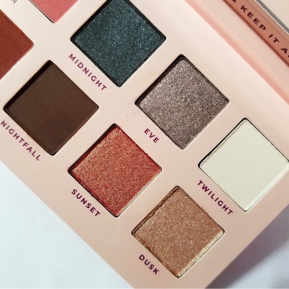 New, never used, Blinc Evening Glamour pallet, edition no available in store. - Picture 2 of 5